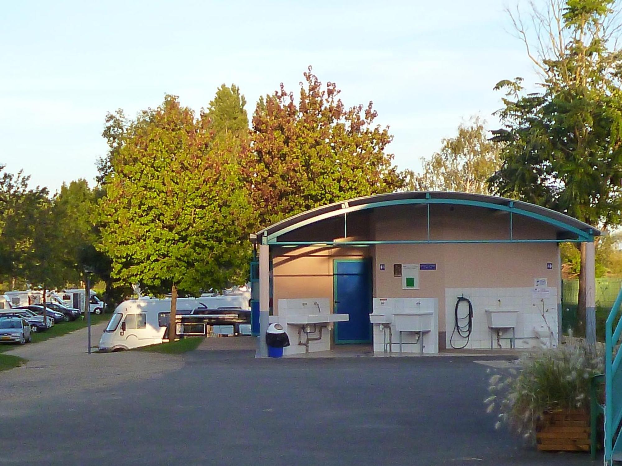 Camping De Tournus - Drole De Cabane Bagian luar foto
