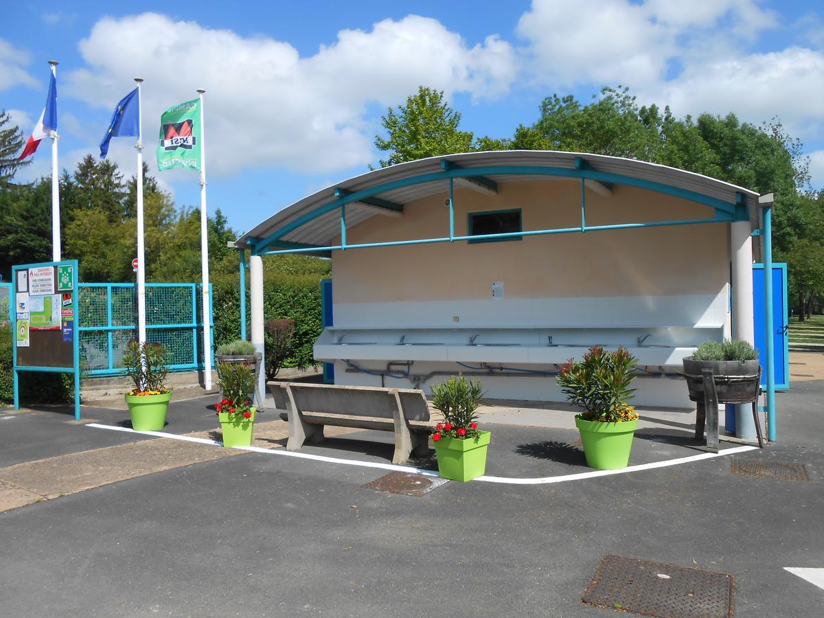 Camping De Tournus - Drole De Cabane Bagian luar foto