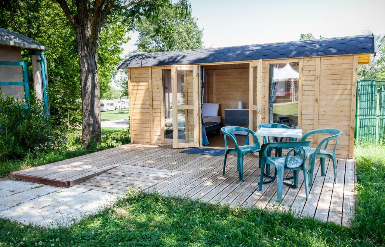Camping De Tournus - Drole De Cabane Bagian luar foto