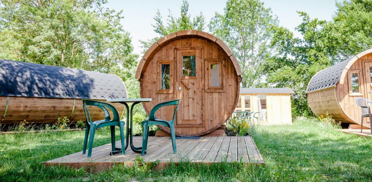 Camping De Tournus - Drole De Cabane Bagian luar foto