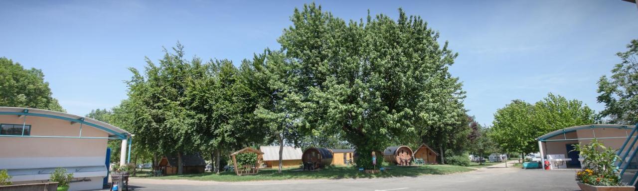 Camping De Tournus - Drole De Cabane Bagian luar foto