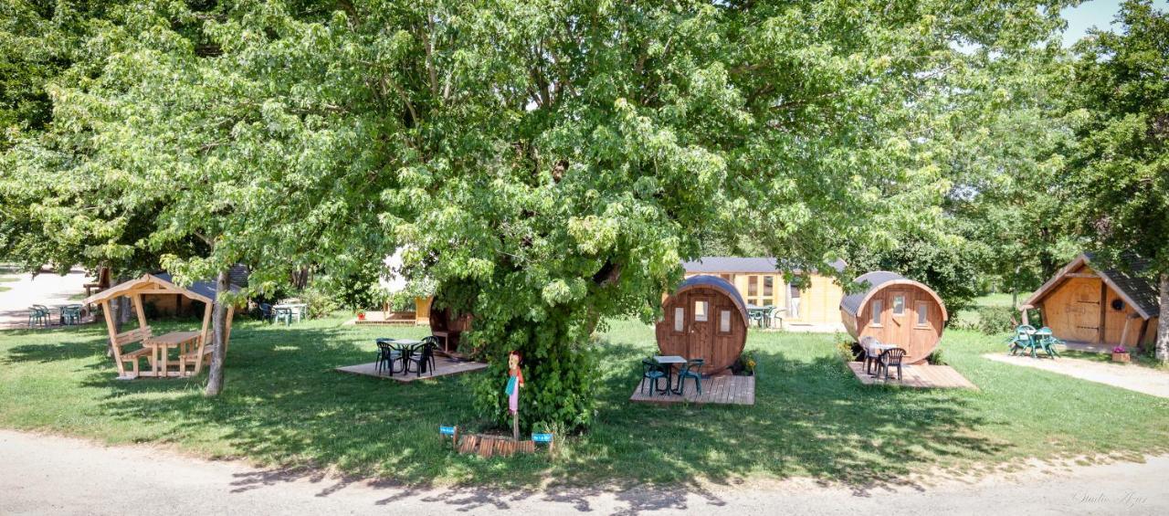 Camping De Tournus - Drole De Cabane Bagian luar foto