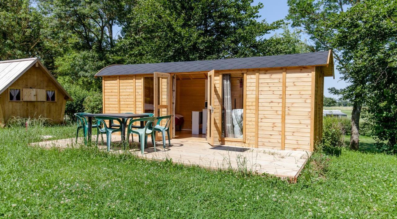 Camping De Tournus - Drole De Cabane Bagian luar foto